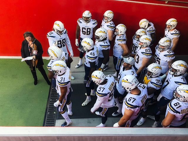 借助社交媒 借助社交媒